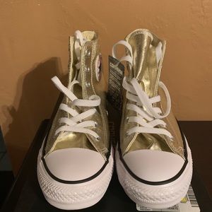 New Light Gold Converse SZ 8 WMS!